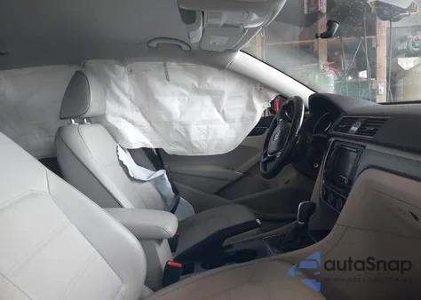 2017 Volkswagen Passat 1.8T R-Line z USA, uszkodzony, nr VIN 1VWDT7A39HC064278